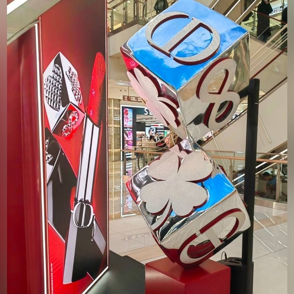 Dior Display - Picture 6 of 7